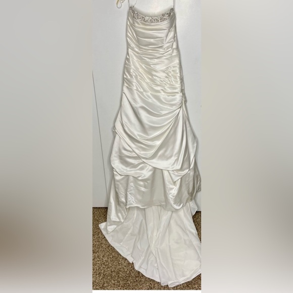 David's Bridal Strapless Wedding Dress Style WG9828 Ivory Size 8 - Picture 2 of 14